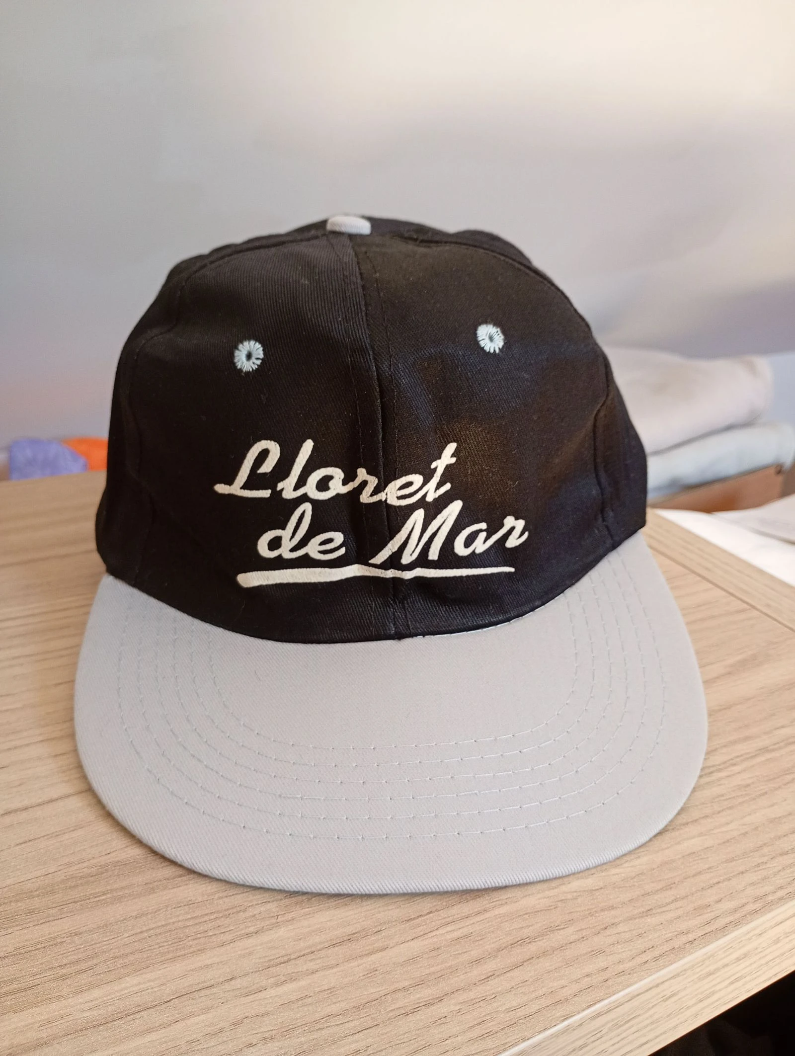 90s vintage snapback hat black and white